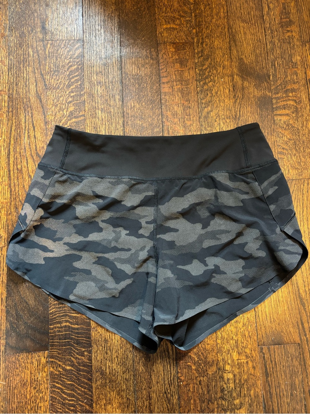 Athleta Run With It Reflective Printed 3.5” Short